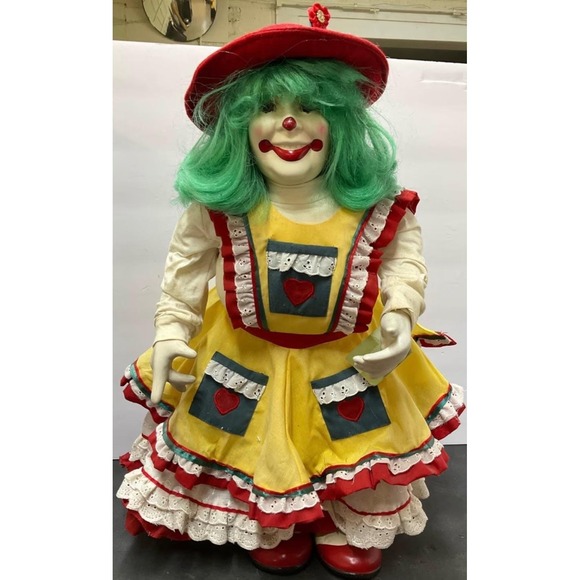 Center Ring Collection Other - Vintage Center Ring Collection Mama Clown Porcelain Doll 15" Hair W/ Hat‎
